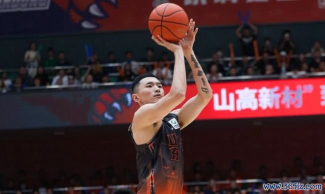 CBA神射自曝为何没改年龄：得花钱 没钱怎么改？