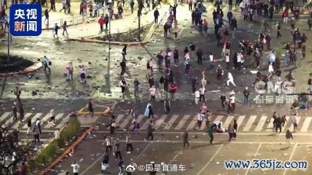 阿根廷无缘世界杯卫冕！球迷集会变骚乱，袭警打砸多人被捕